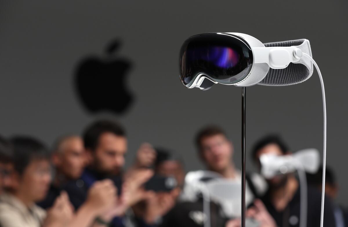 Apple Vision Pro Launches: Elevating Wearable Tech in U.S.